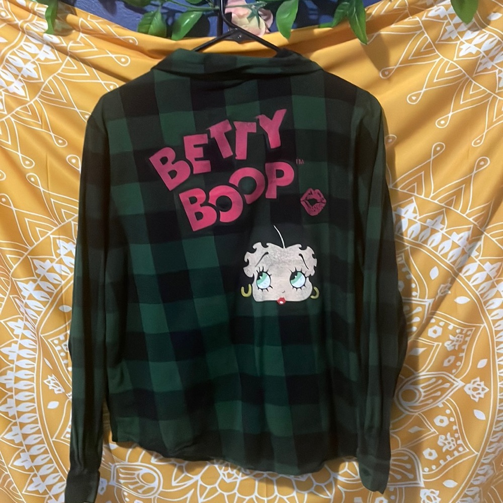Green and black Betty boop flannel! Size large